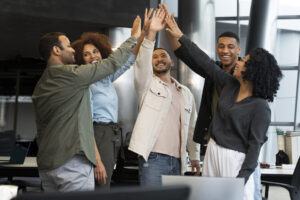 Felicidade no trabalho: benefícios e como promover