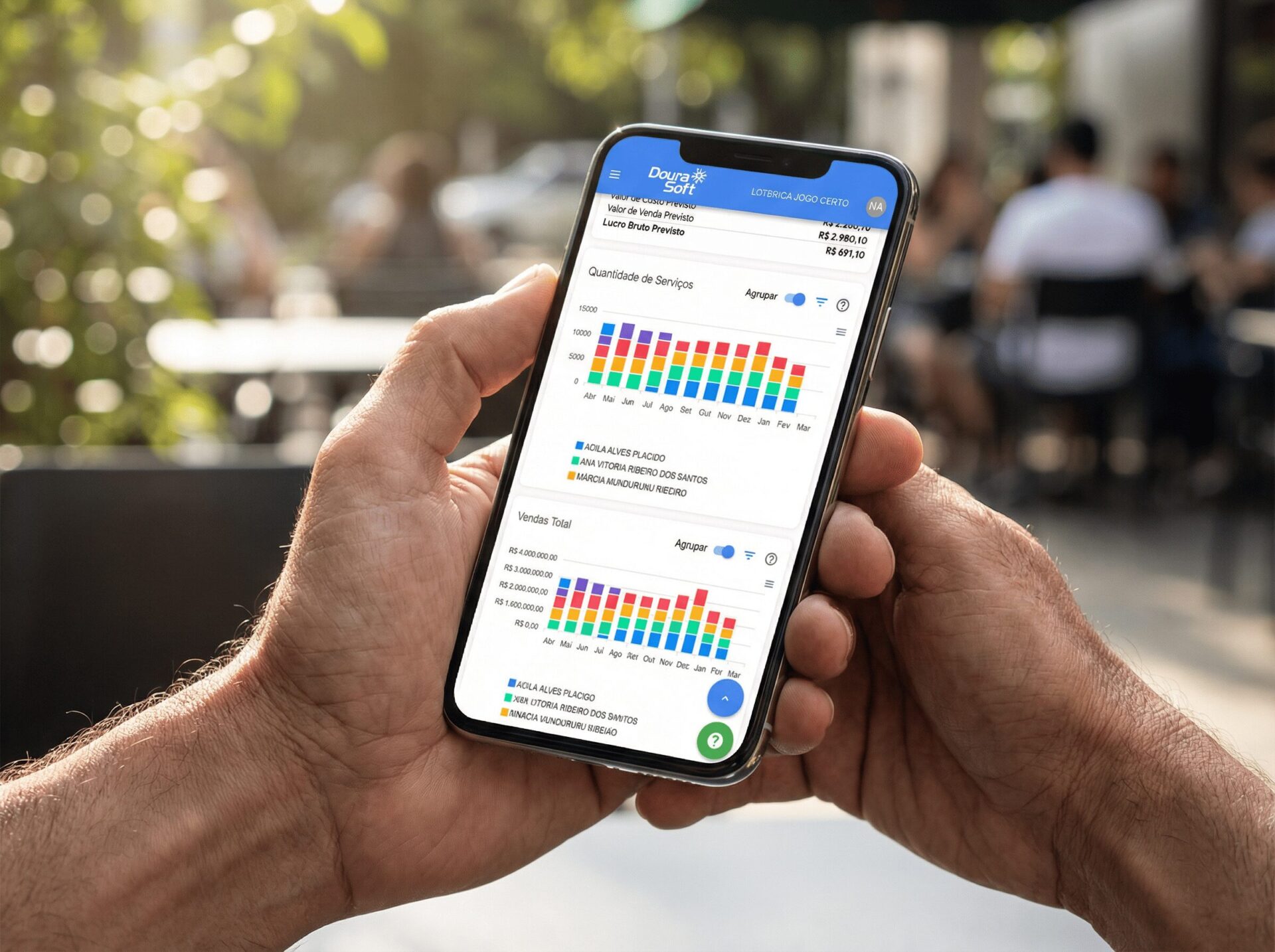Dono de Lotérica acompanhando O DouraSoft Lotéricas pelo celular